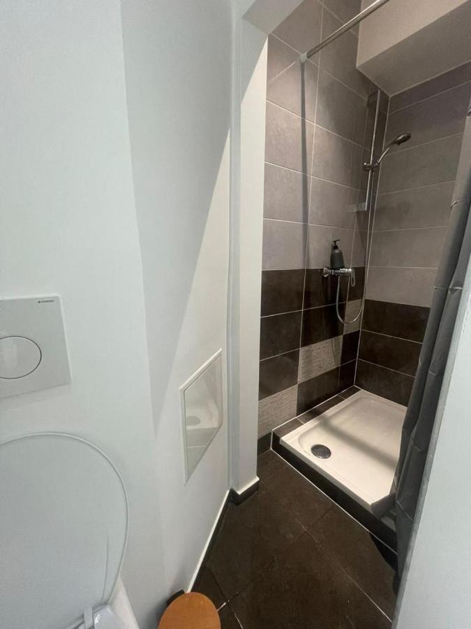 Schaerbeek Room 1 Brussel Buitenkant foto